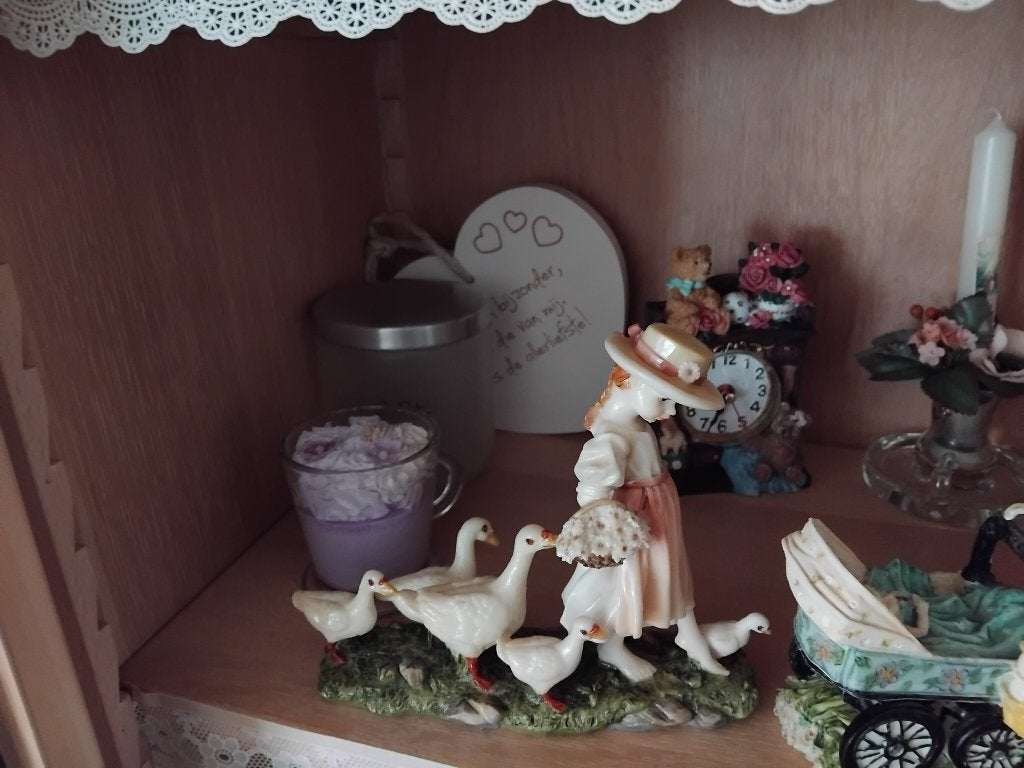 Beeldjes en andere ook beeldjes in biscuit porselein bieden, Ophalen, Zo goed als nieuw