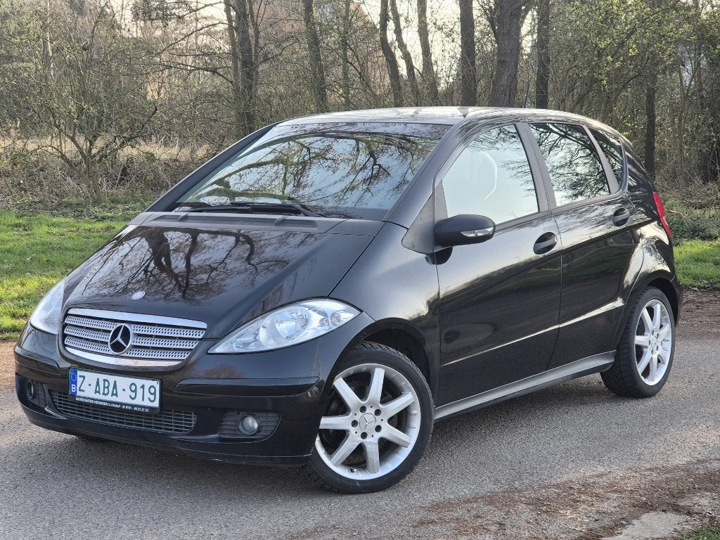 Mercedes A150 - 5 deurs - 2006 - AC/ZV/Half leer/Handelaar, Auto's, Mercedes-Benz, Voorwielaandrijving, Zwart, Leder en Stof, Zwart