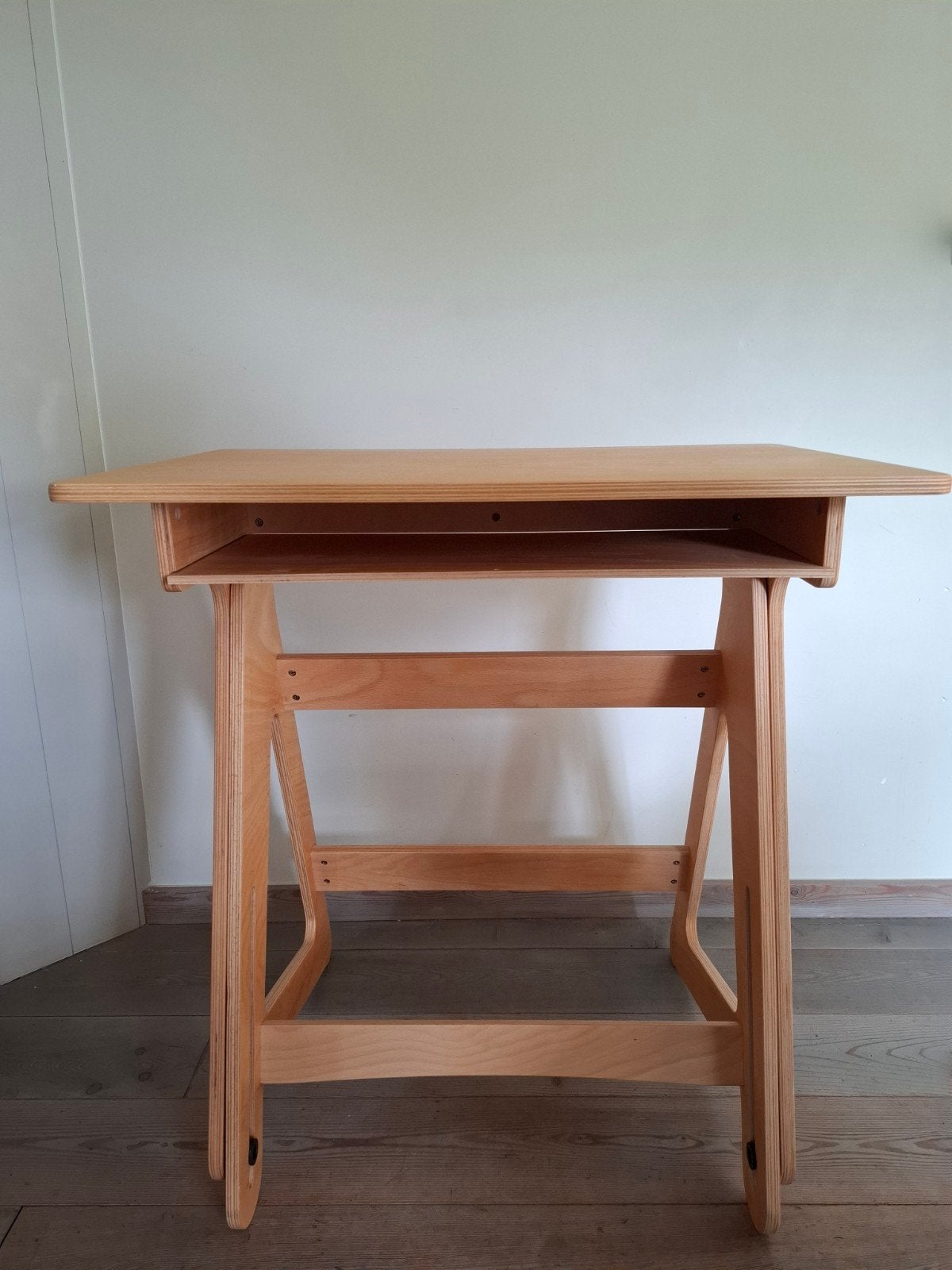 Standing desk (Jaswig), Enlèvement