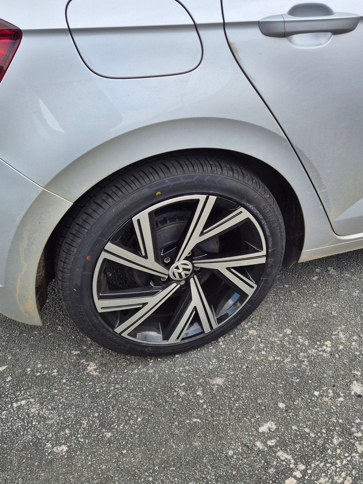 4 Jantes avec pneu VW comme neuve