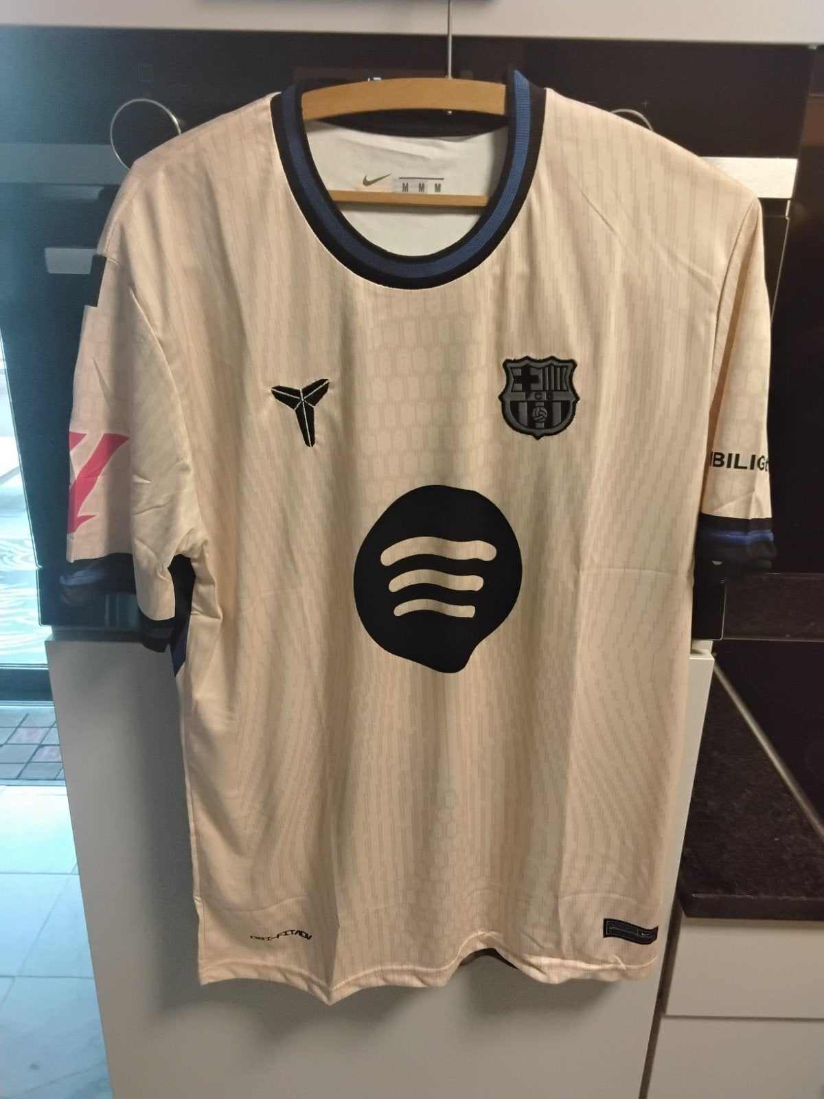 Nieuw voetbalshirt Barcelona, Vêtements | Hommes, T-shirts, Enlèvement, Taille 52/54 (L)