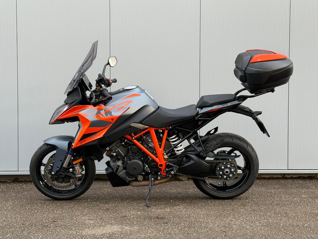 KTM 1290 SuperDuke GT / Tech-Pack / Handverw. /2025 - 9500km, Motoren, Motoren | KTM, 2 cilinders, Motorrijbewijs A, Handvatverwarming