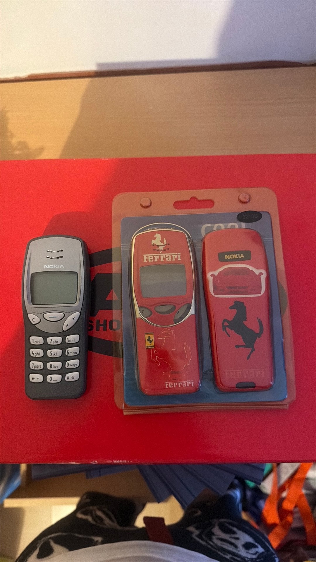 nokia avec coque ferari, Enlèvement ou Envoi, Comme neuf