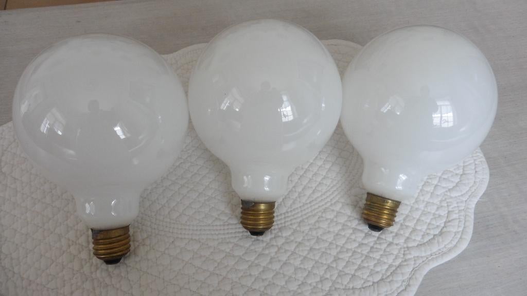 Lot de 3 ampoules en verre opaque blanc, Enlèvement