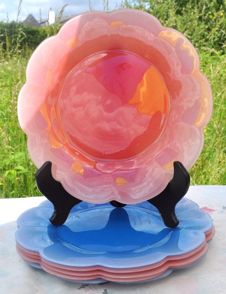 6 assiettes forme fleur 4 rose et 2 bleu, Enlèvement ou Envoi, Comme neuf, Verre, Assiettes(s)