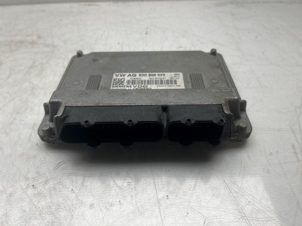 CALCULATEUR MOTEUR ECU Skoda Fabia II (5J) (|03D906023|), Utilisé, Info@skoda-auto.de, Skoda, Max-Planck-Straße  3-5
64331  Weiterstadt, DE