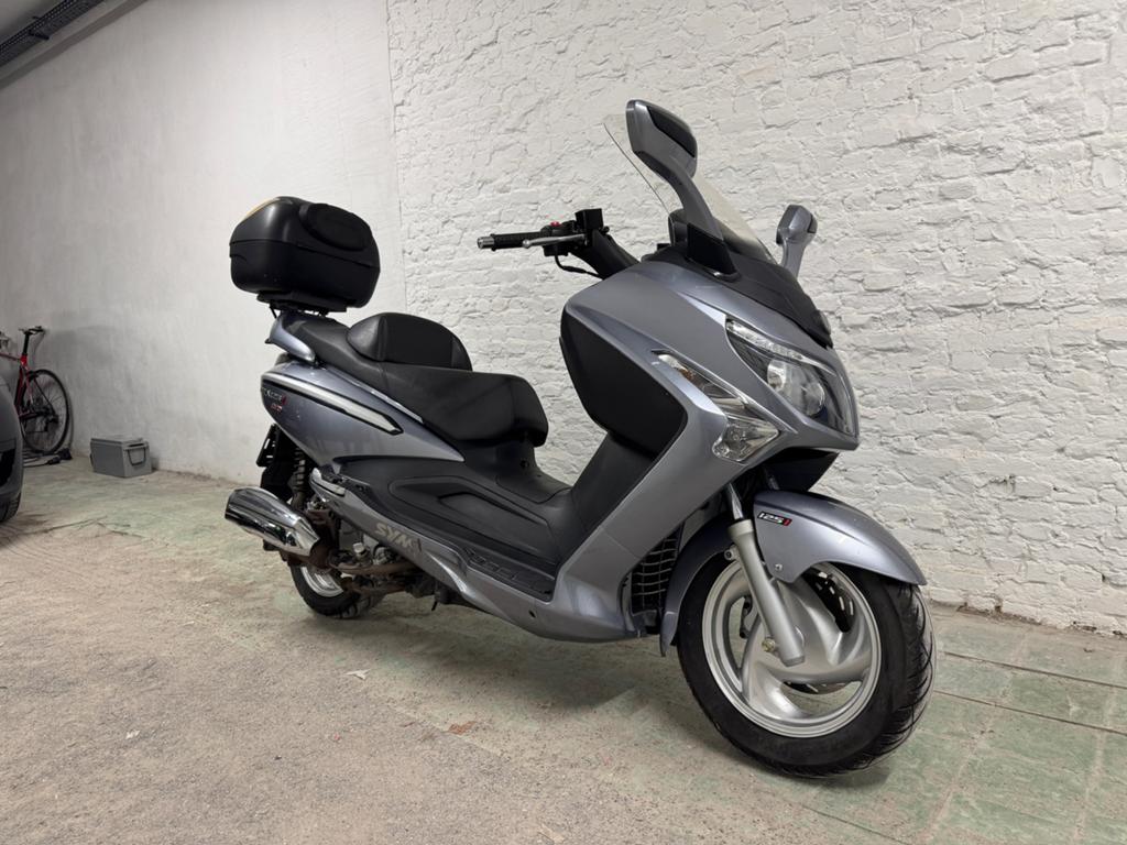 Sym GTS 125i zeer proper, amper 7500km, Scooter, Occasion, Bedrijf, 125 cc