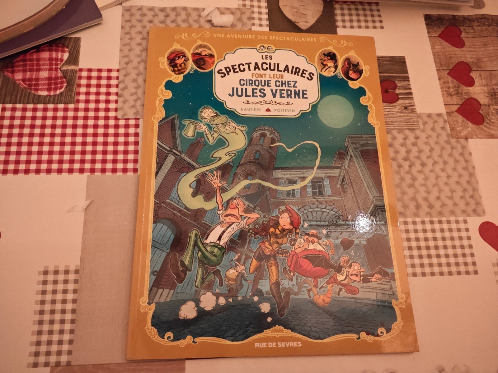 livre les spectaculaire font leur cirque chez Jules Verne, Boeken, Prentenboeken en Plaatjesalbums, Ophalen of Verzenden, Nieuw