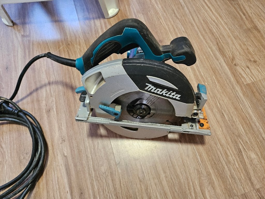 MAKITA CIRKELZAAG 1400W 190MM HS7101JX, Doe-het-zelf en Bouw, Cirkelzaag, Ophalen of Verzenden, Zo goed als nieuw, 30 tot 70 mm
