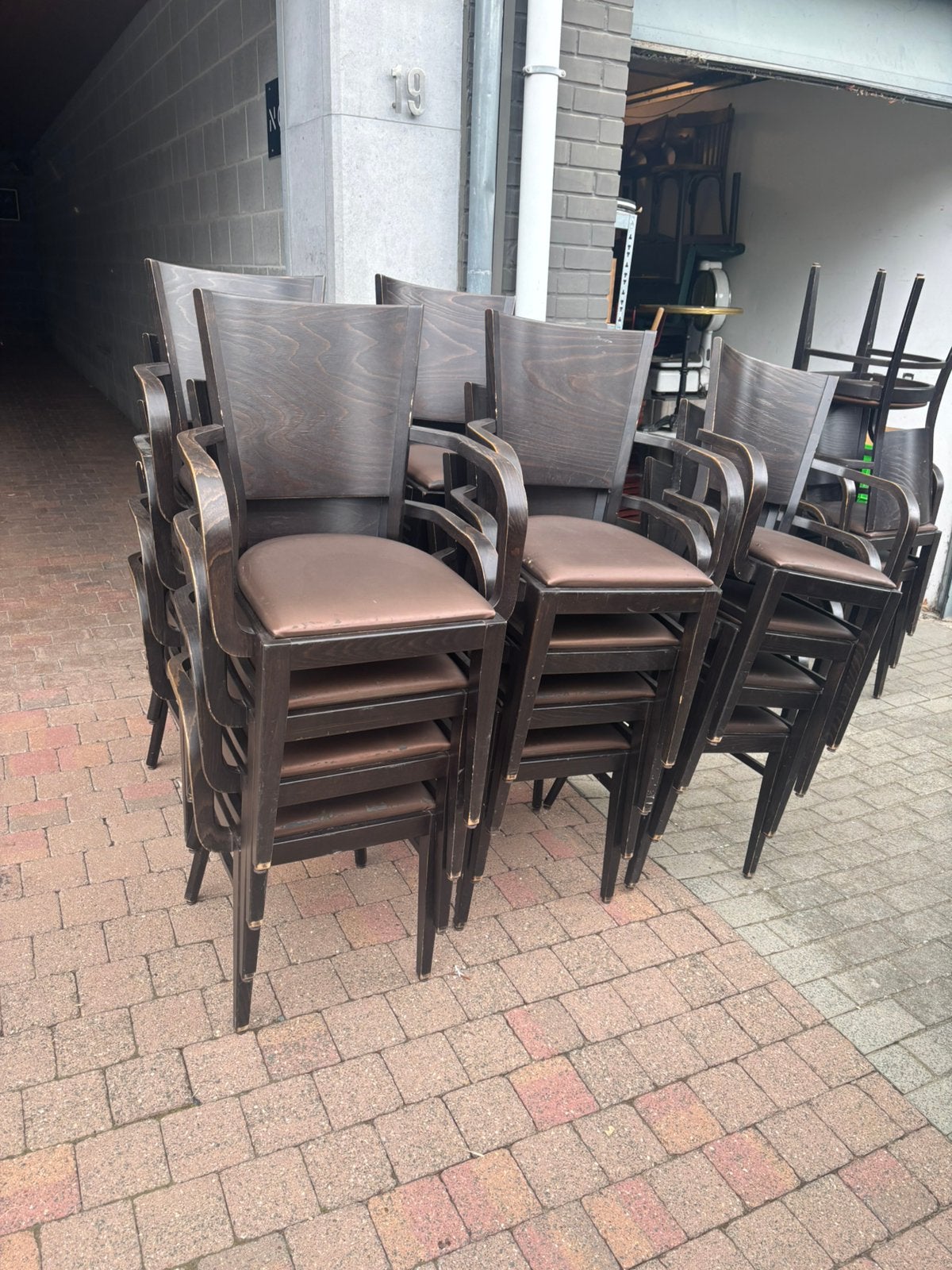 Lot de 24 chaises avec accoudoirs, Enlèvement, Utilisé, Mobilier