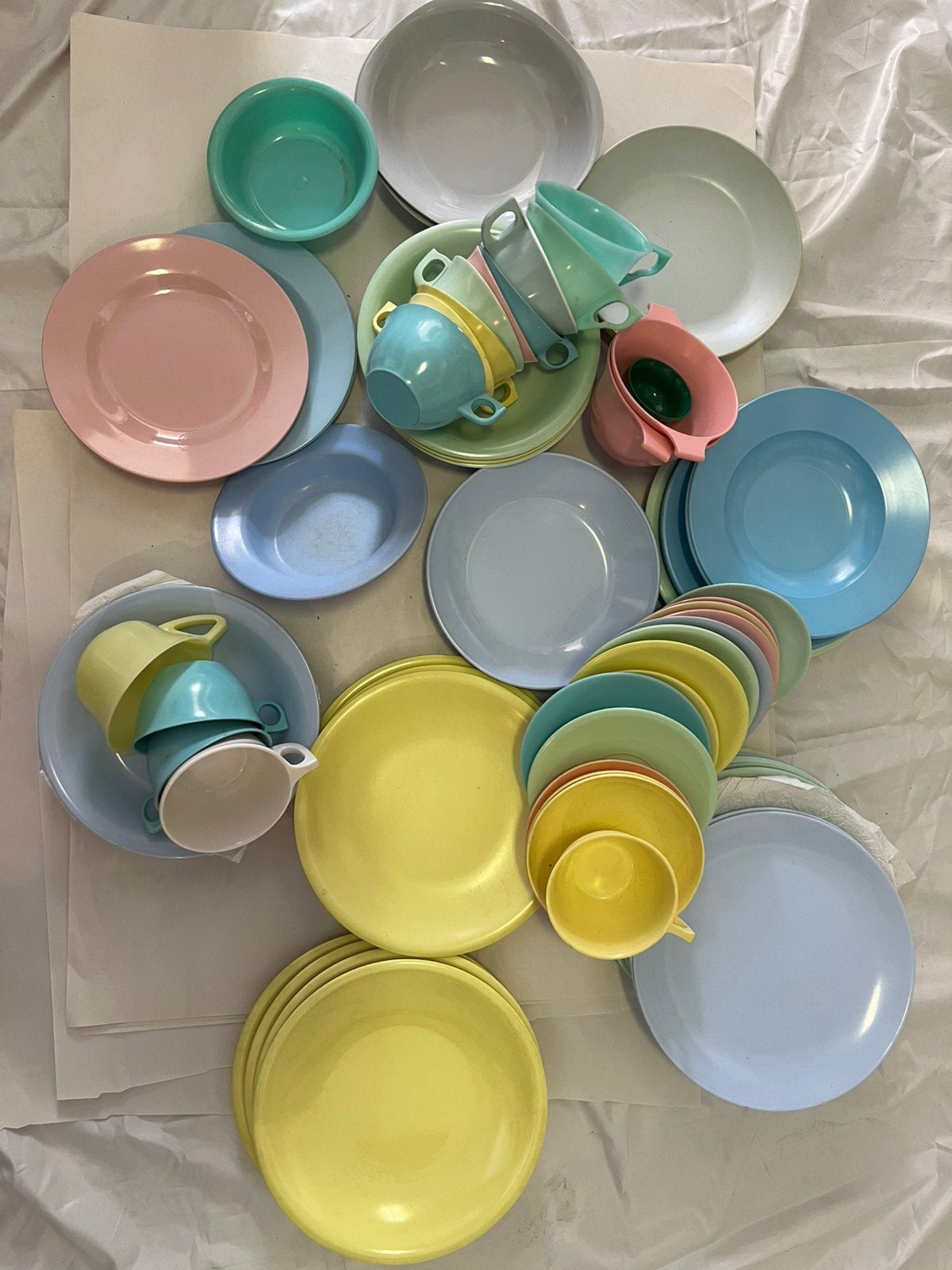 Lot de vaisselle en bakelite, Enlèvement