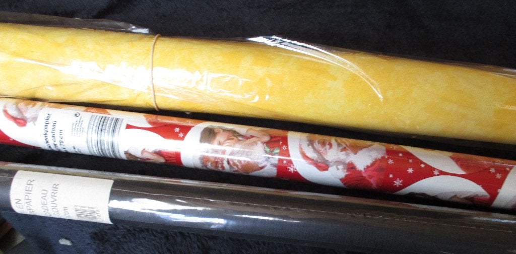 3 rollen inpak papier +2 rollen lintjes, samen 4,00 euro, Diversen, Ophalen of Verzenden, Nieuw