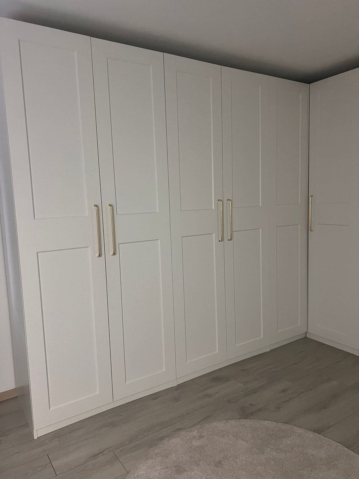 Groot kast te koop, Koop