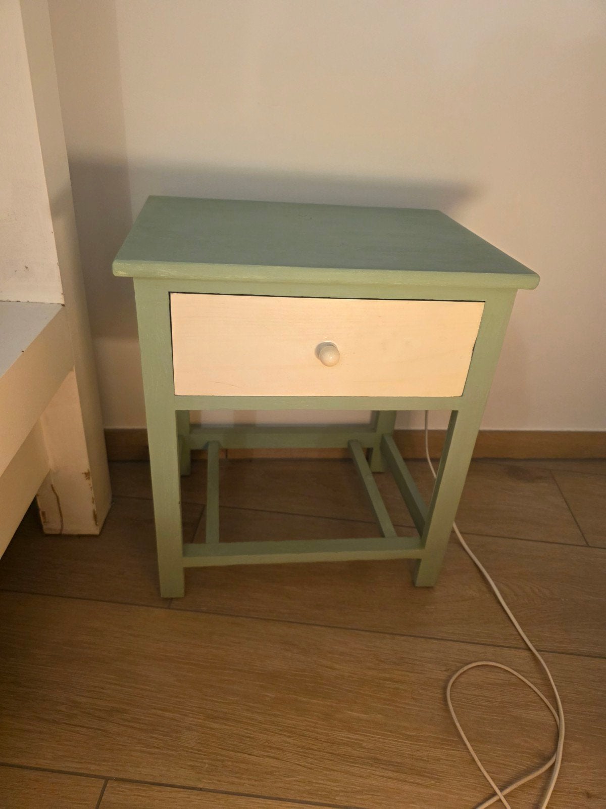 Lot de 2 tables de chevet en bois restaurées – vert sauge &, Maison & Meubles, Enlèvement, Bois