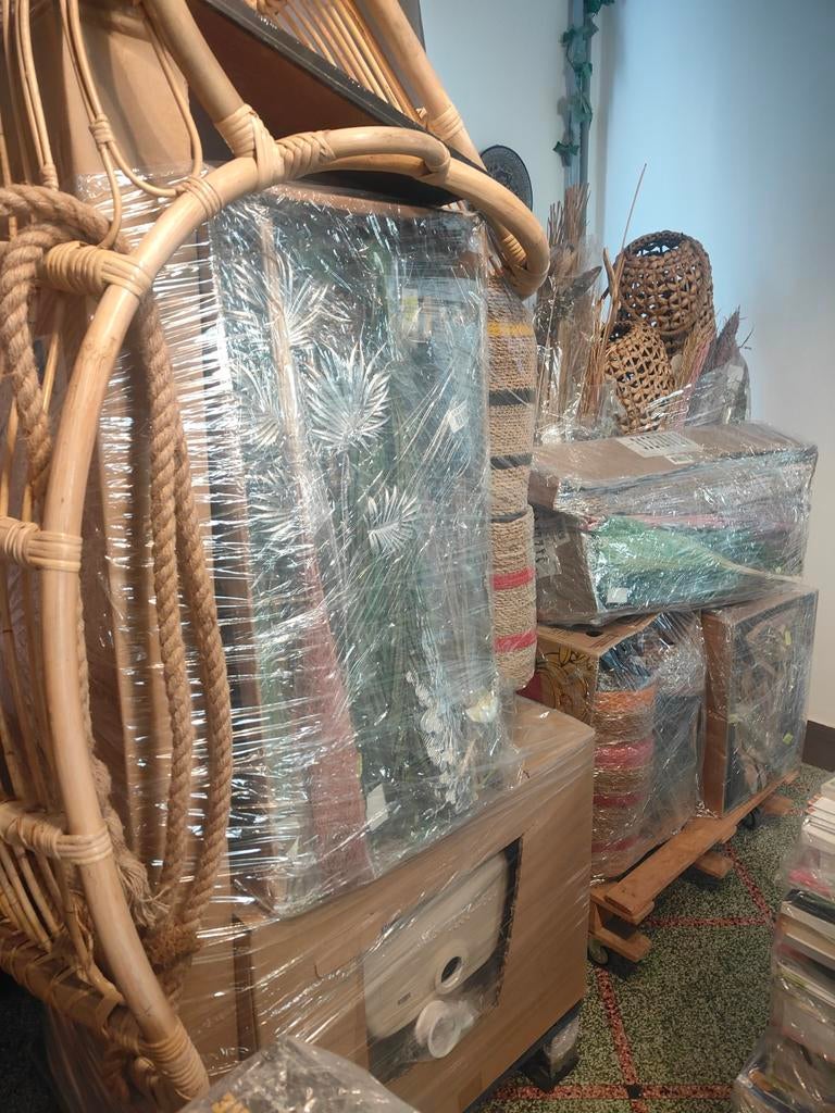 3 PALETTES DE SOLDERIES + 2 PALETTES DE LIVRES OFFERTES, Divers, Lots de brocante, Enlèvement, Neuf