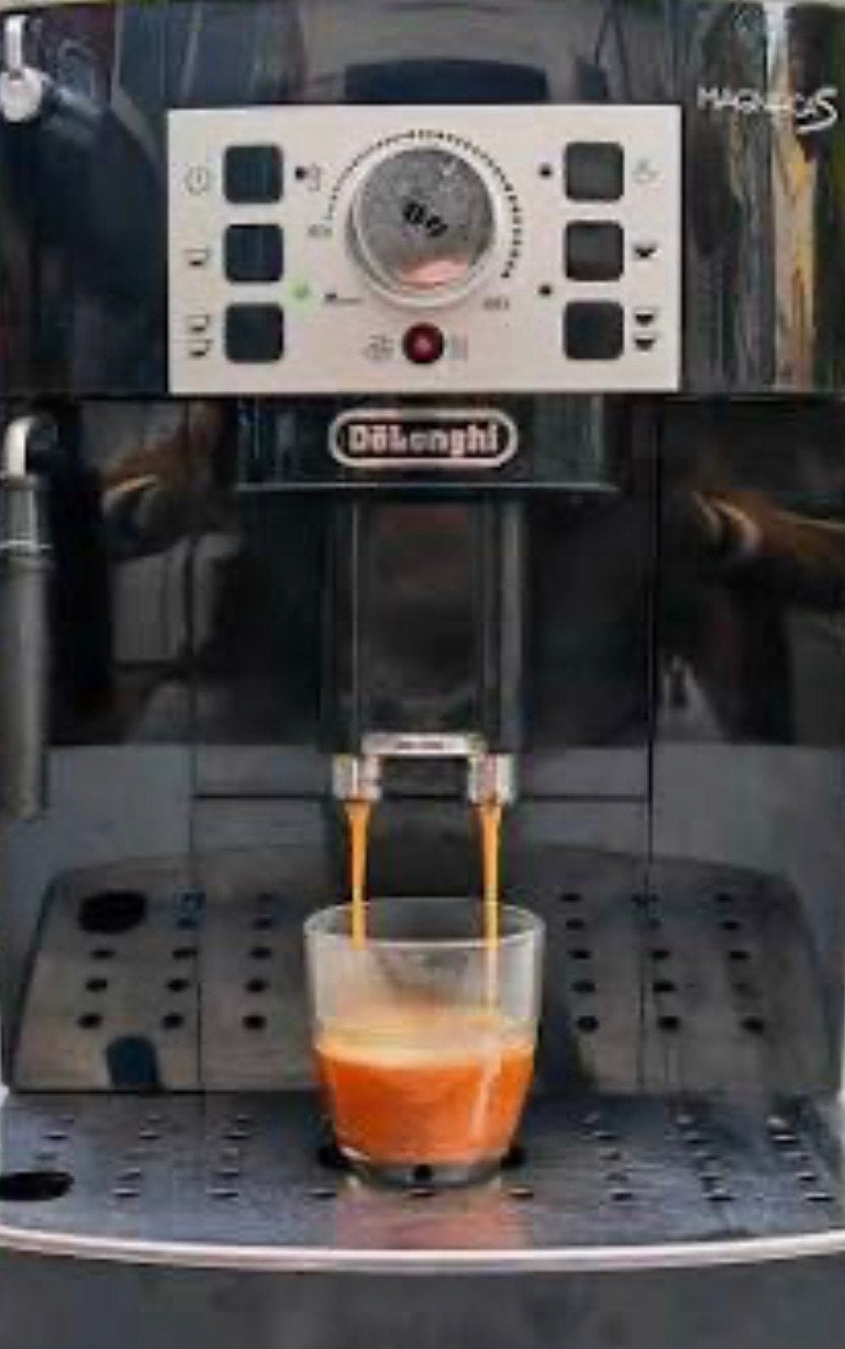 Machine a cafe delonghi magnifica S, Electroménager, Machine à espresso, Réservoir d'eau amovible, Café en grains, Enlèvement