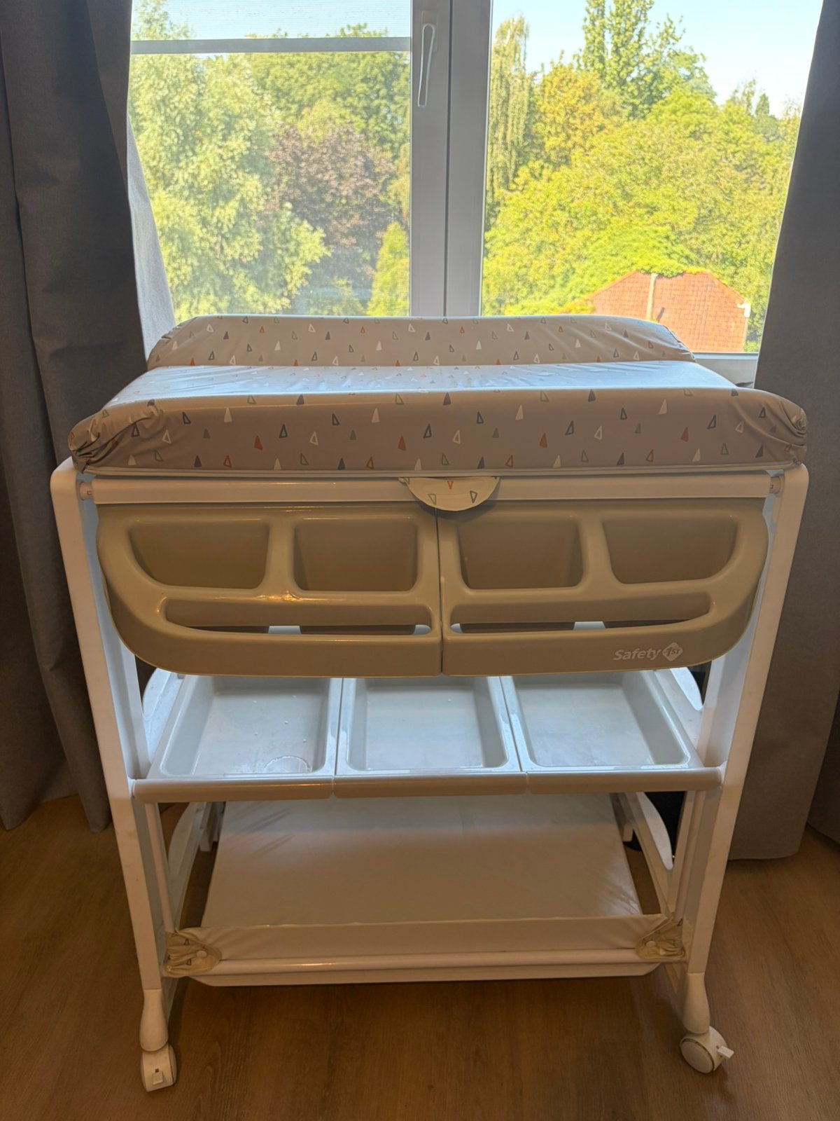 praktische babycommode met badje, Ophalen, Zo goed als nieuw, Commode