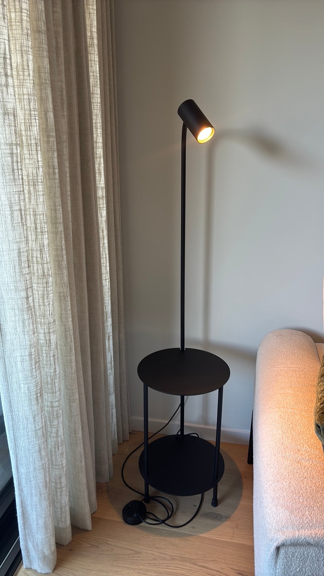 Bijzettafel met leeslamp, Huis en Inrichting, Lampen | Vloerlampen, Ophalen, 100 tot 150 cm, Zo goed als nieuw, Tijdloos