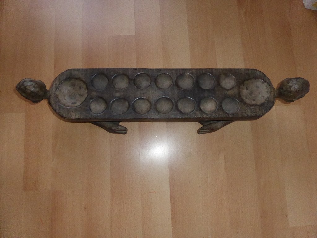 Houten kandelaar, Afrikaanse stijl (spel Mancala ?), Antiek en Kunst, Ophalen, Houtsnijwerk