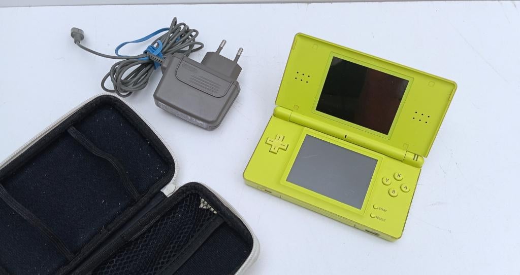 spelconsole NINTENDO DS LITE GREEN met oplader / tas, Games en Spelcomputers, Spelcomputers | Nintendo DS, Gebruikt, Ophalen of Verzenden