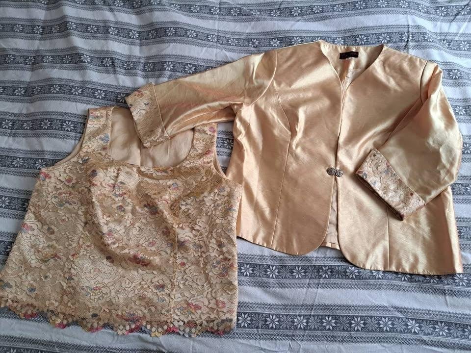 Nicchi gouden blazer met kanten top, XL, Kleding | Dames, Kostuum of Pak, Maat 46/48 (XL) of groter, Ophalen of Verzenden, Zo goed als nieuw