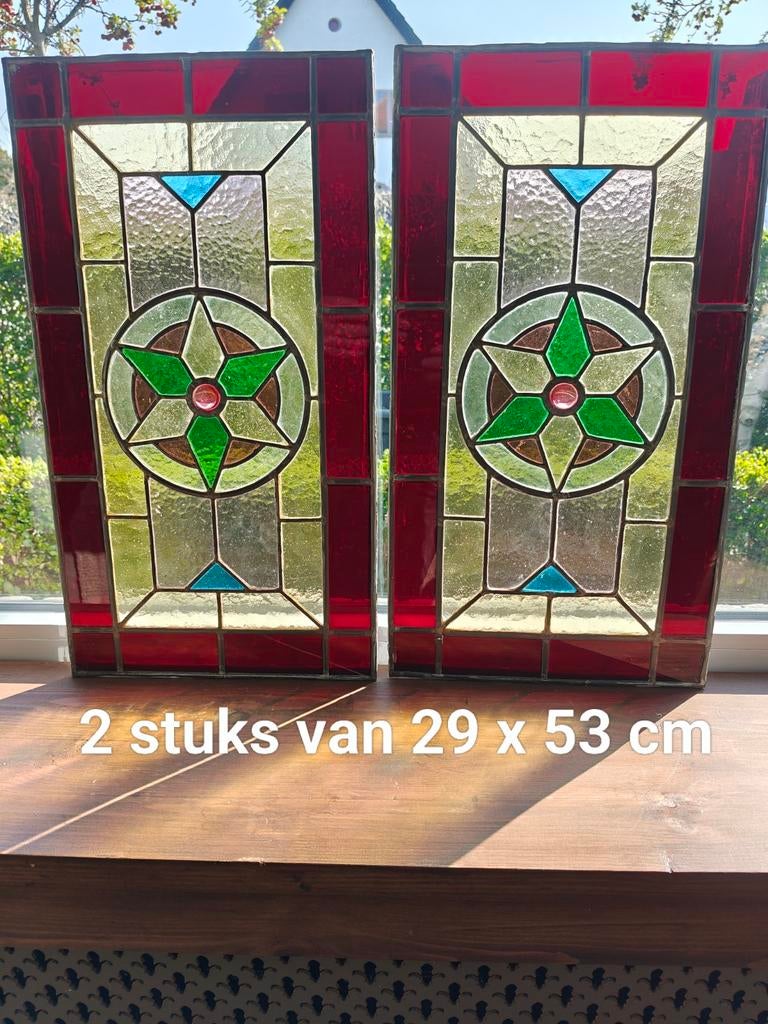 Belles fenêtres frontales en vitrail, Enlèvement