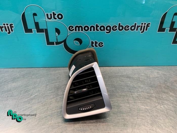 Grille aération tableau de bord d'un Opel Astra (Astra J 10, -, Opel, 3 mois de garantie, Utilisé