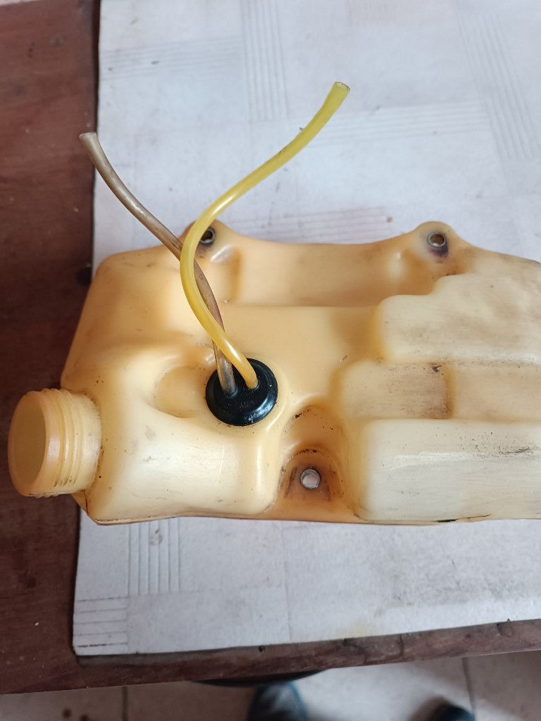 Zoek benzinetank Kawasaki bosmaaier TG 33 -dx, Tuin en Terras, Benzine, Gebruikt, Kawasaki, Ophalen of Verzenden