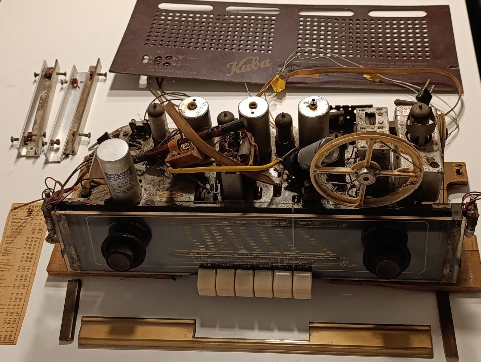 Kuba Capri 53 radiochassis, Ophalen