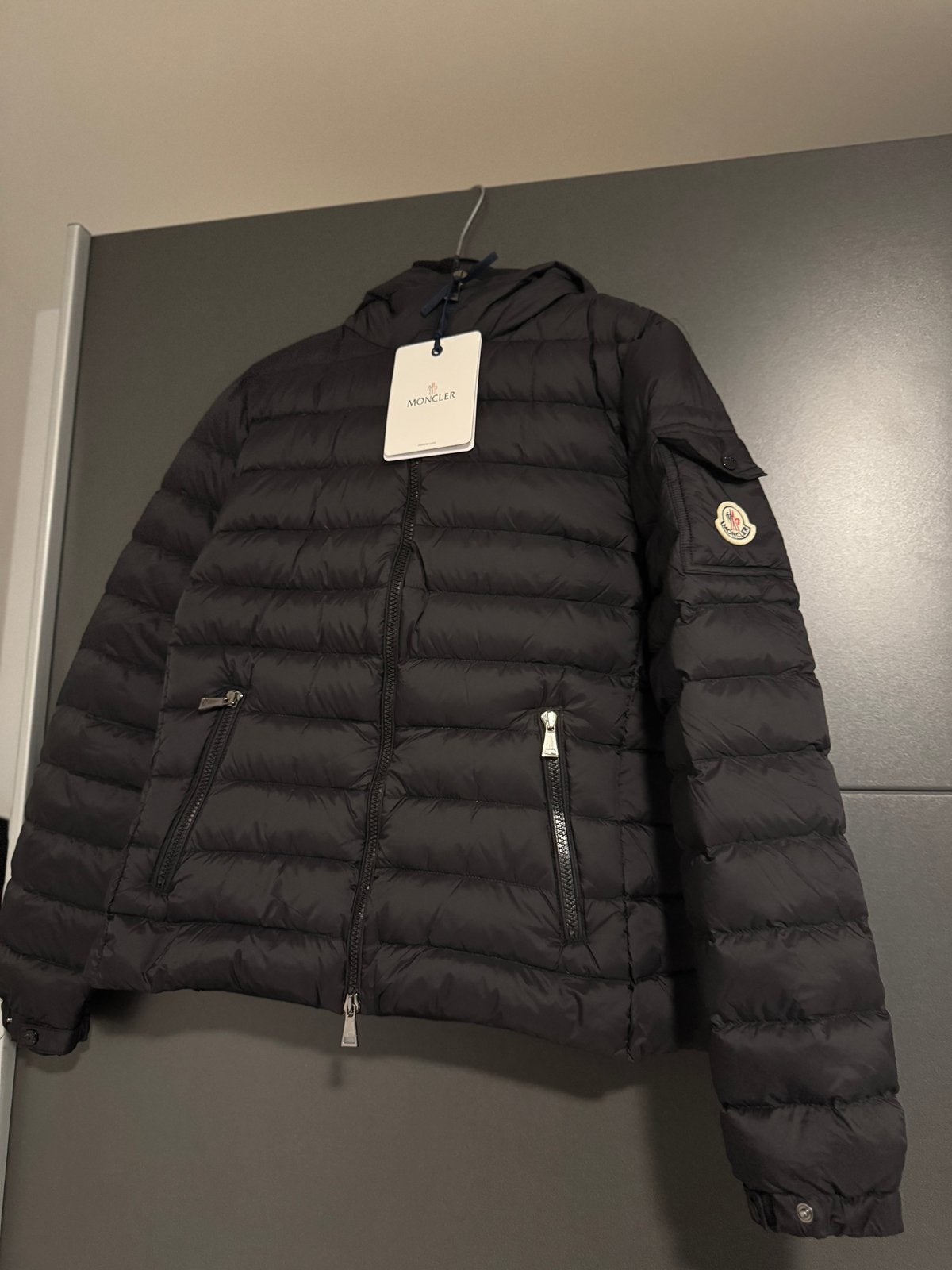 Moncler zwarte donsjas – nieuw, nooit gedragen, Kleding | Heren, Jassen | Winter, Ophalen of Verzenden, Nieuw, Maat 46 (S) of kleiner