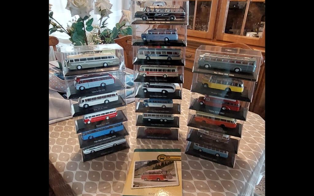 Collectie miniatuur bussen, Hobby en Vrije tijd, Ophalen, Zo goed als nieuw, Overige typen