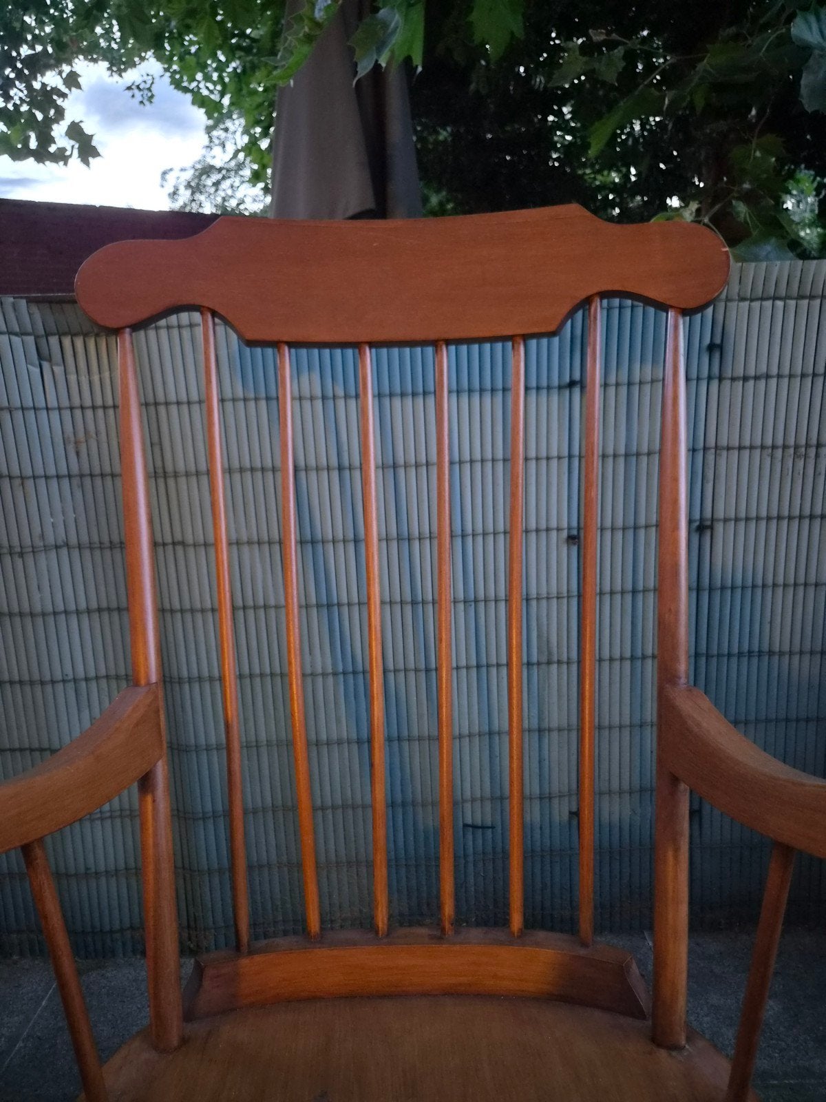 Chaise balançoire en bois, Enlèvement