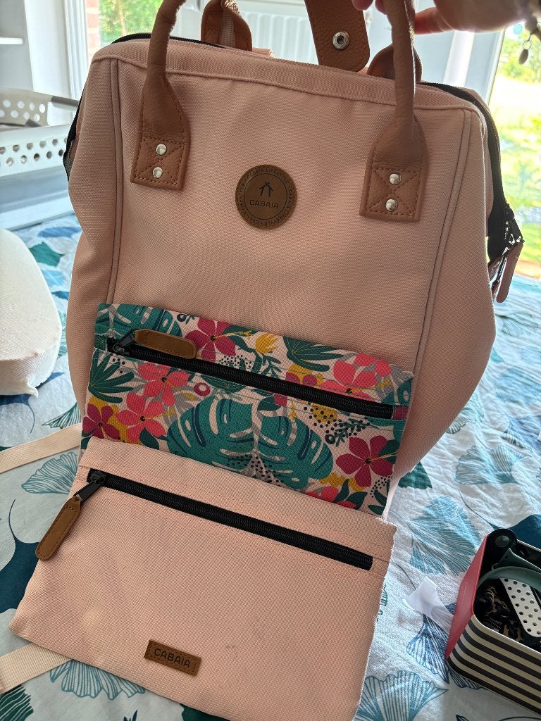 Sac Cabaia backpack adventurer médium, Handtassen en Accessoires, Tassen | Damestassen, Ophalen, Zo goed als nieuw, Roze, Overige typen