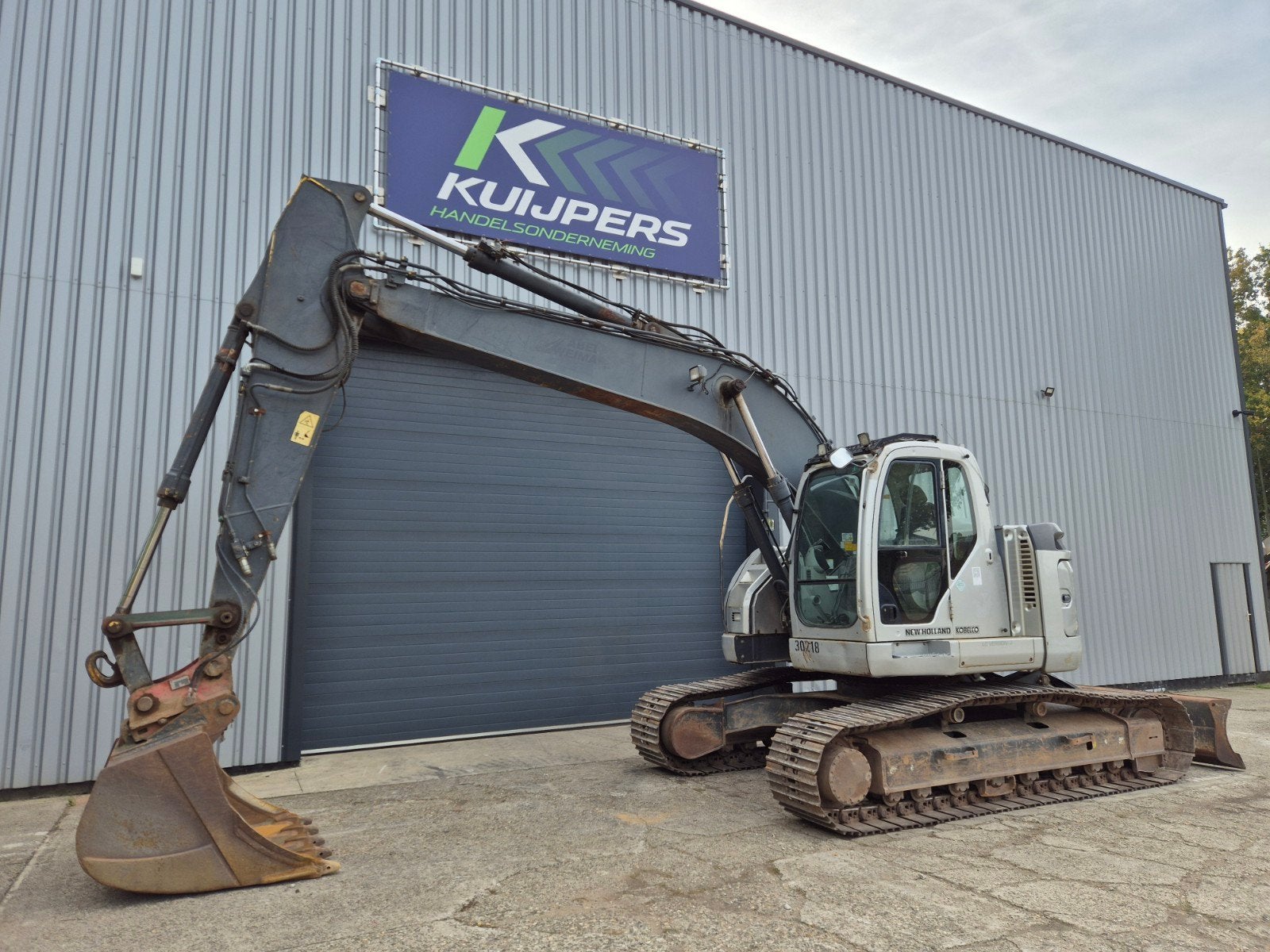 Excavatrice sur chenilles New Holland - Kobelco E225BSR, Articles professionnels, Enlèvement