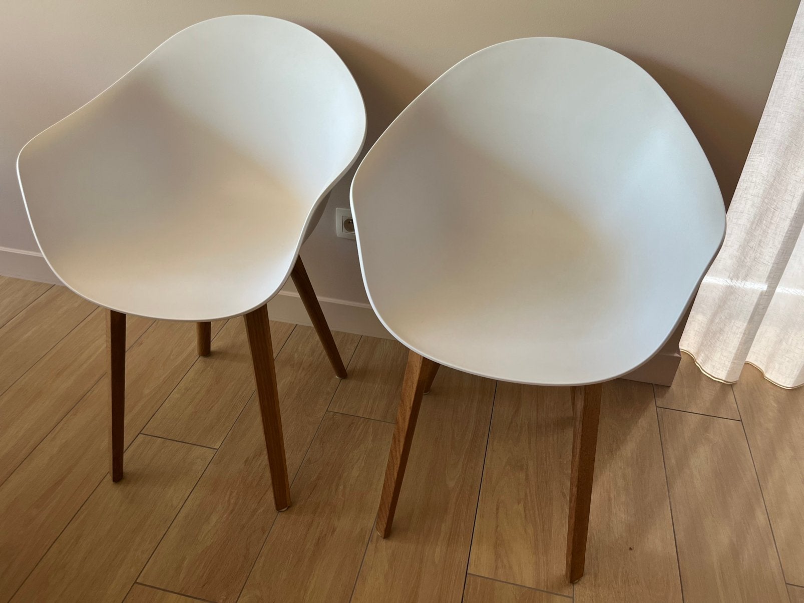 6 kuipstoelen - witte kunststof, eikenhouten poten, Bois, Scandinavisch, Enlèvement, Blanc
