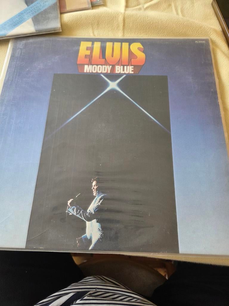 Collection Elvis, Enlèvement