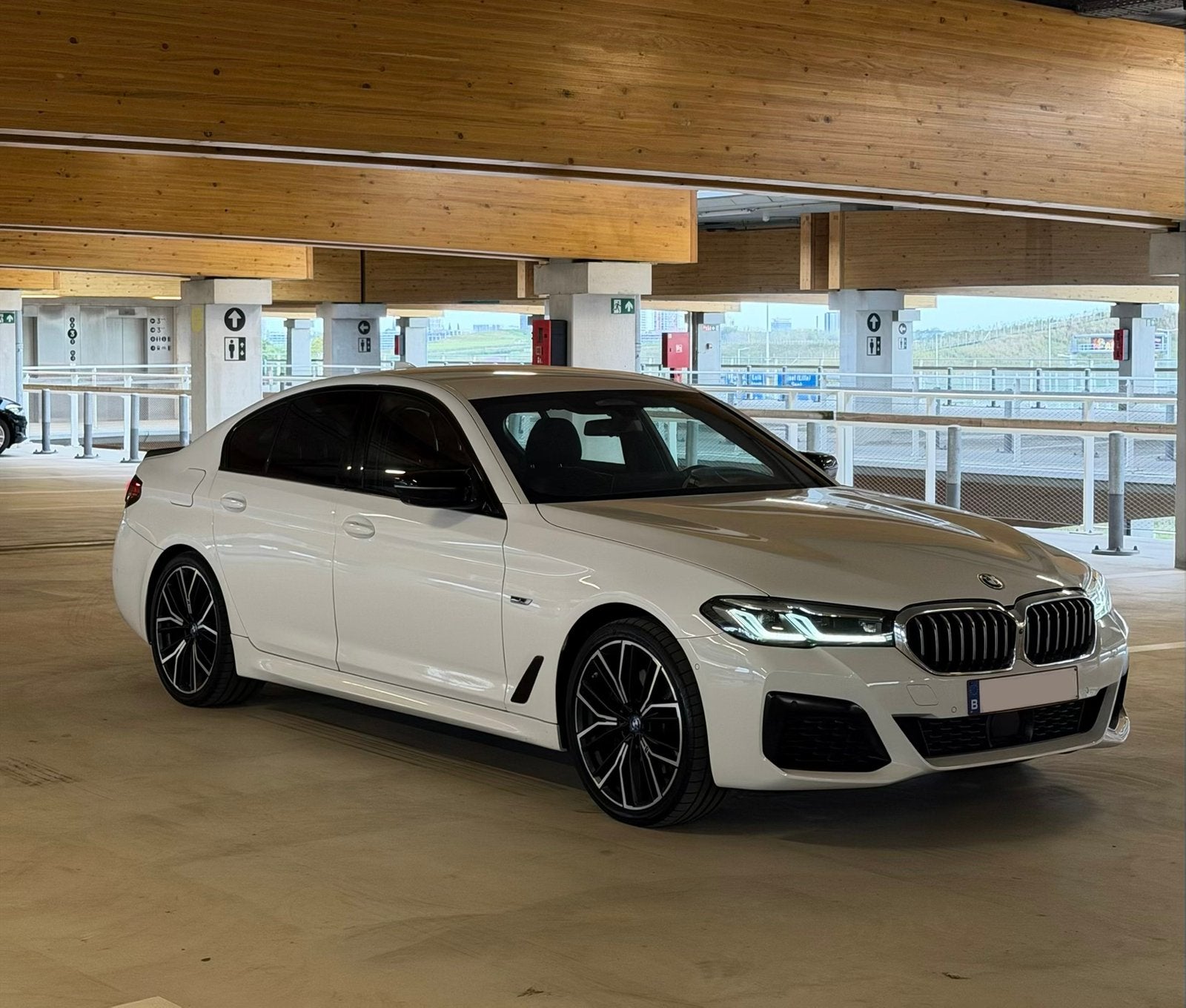 BMW 545e xdrive 2021, Automaat, Wit, Leder, Bedrijf