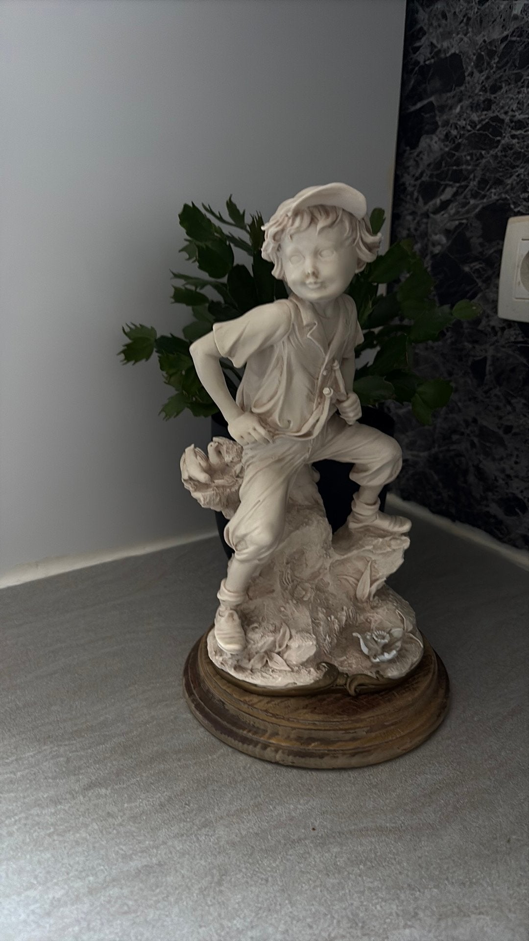 Statuette Giuseppe Armani Capodimonte Garçon au lance-pierre, Antiquités & Art, Enlèvement ou Envoi, Bois