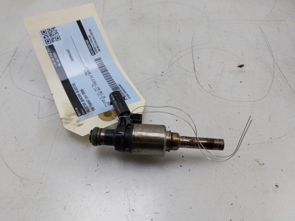 INJECTEUR Volkswagen Passat Variant (3C5) (01-2005/11-2010), Autos : Pièces & Accessoires, Systèmes à carburant, Volkswagen, Utilisé