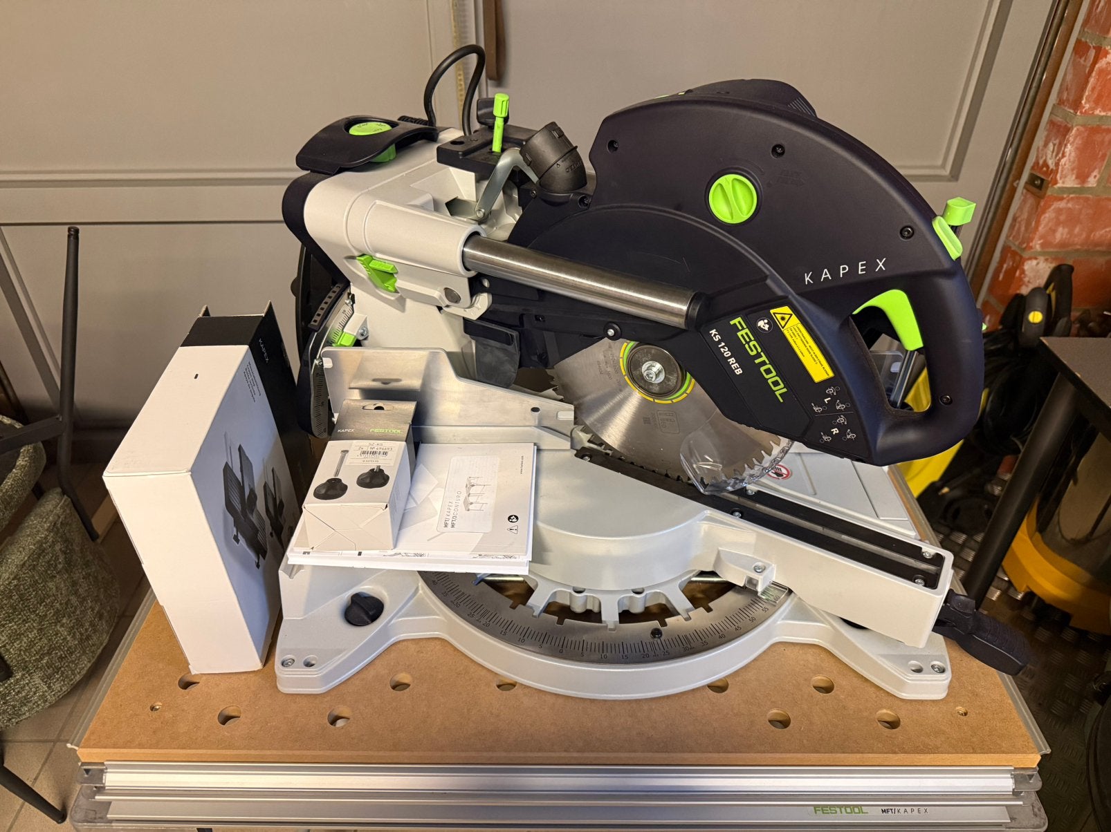 Festool KAPEX, Ophalen, Nieuw, 1200 watt of meer, Afkortzaag