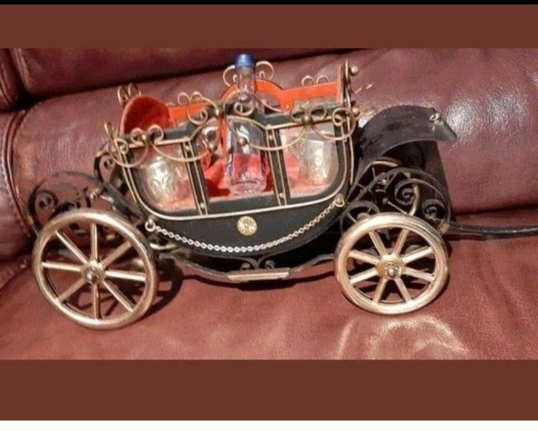 Unieke decoratieve koets met een miniatuur drankset., Antiek en Kunst, Ophalen of Verzenden