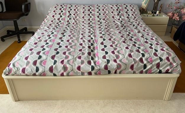 Lit 2 personnes 180 cm avec sommiers et 2 tables de chevet, Enlèvement, Utilisé, 180 cm, 200 cm