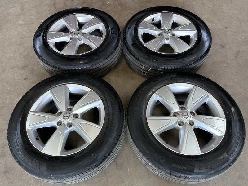 17 inch originele velgen + zomer | winter banden Volvo XC40, Auto-onderdelen, Gebruikt, -, -, Banden en Velgen