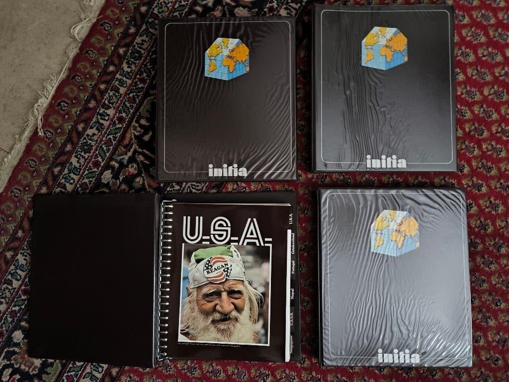 4 docu-mappen van 21 landen van Initia, Boeken, Ophalen of Verzenden, Zo goed als nieuw, Onbekend