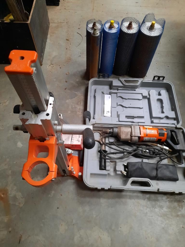Diamant boormachine met standaard en boren, Doe-het-zelf en Bouw, Gereedschap | Boormachines, Ophalen, Gebruikt, 600 watt of meer