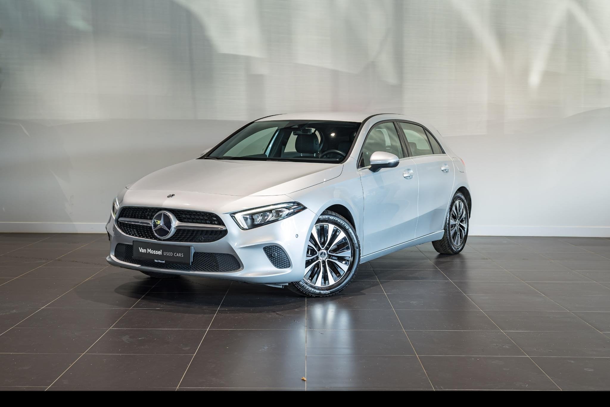 Mercedes-Benz A-Klasse A 250 e Business Line (automatique), Autos, Achat, 16 kWh, Noir, 5 portes