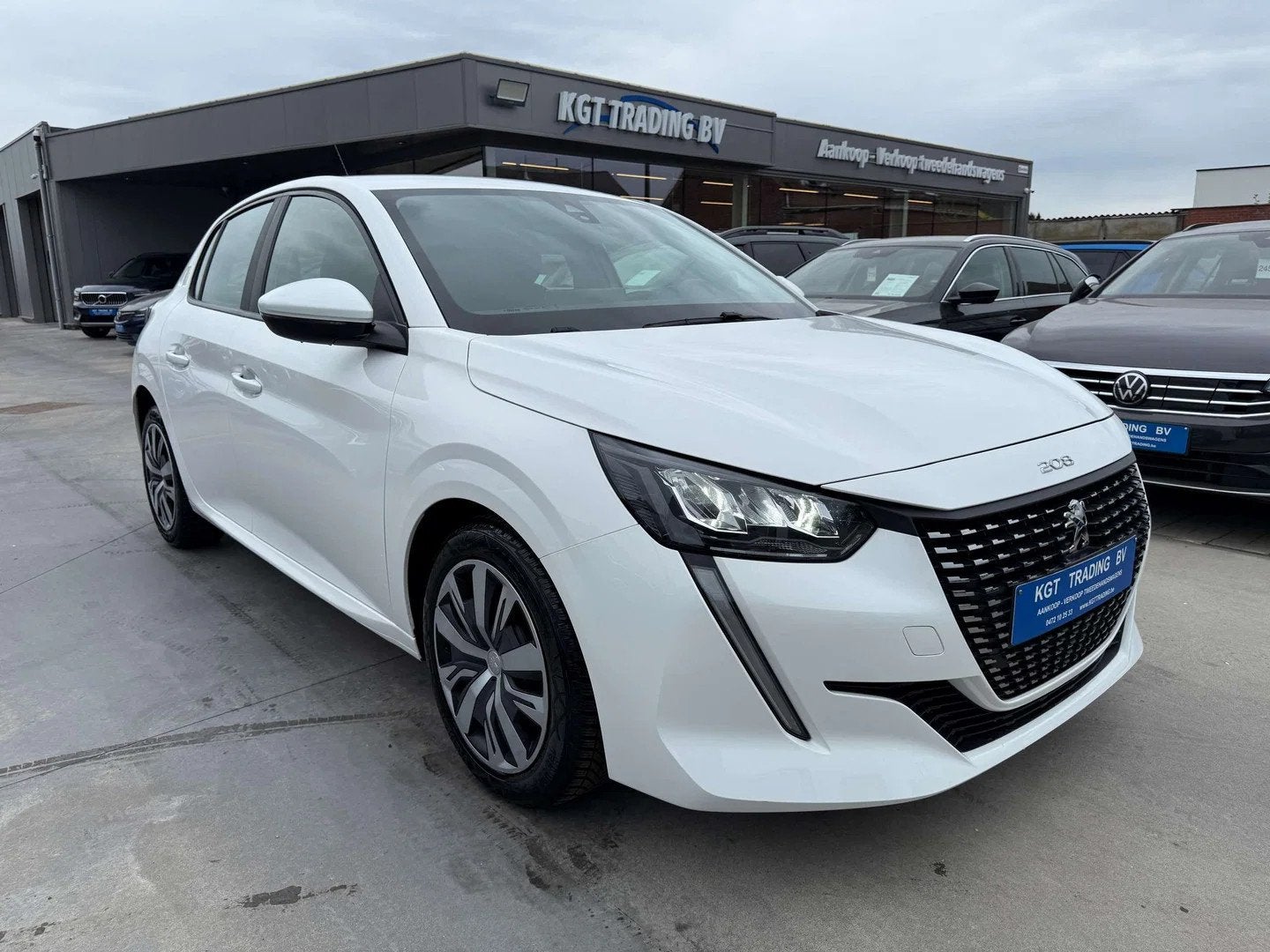 Peugeot 208 1.2i FULL LED CAMERA NAVIGATIE CARPLAY PDC AIRCO, Stof, 1199 cc, 1055 kg, Wit