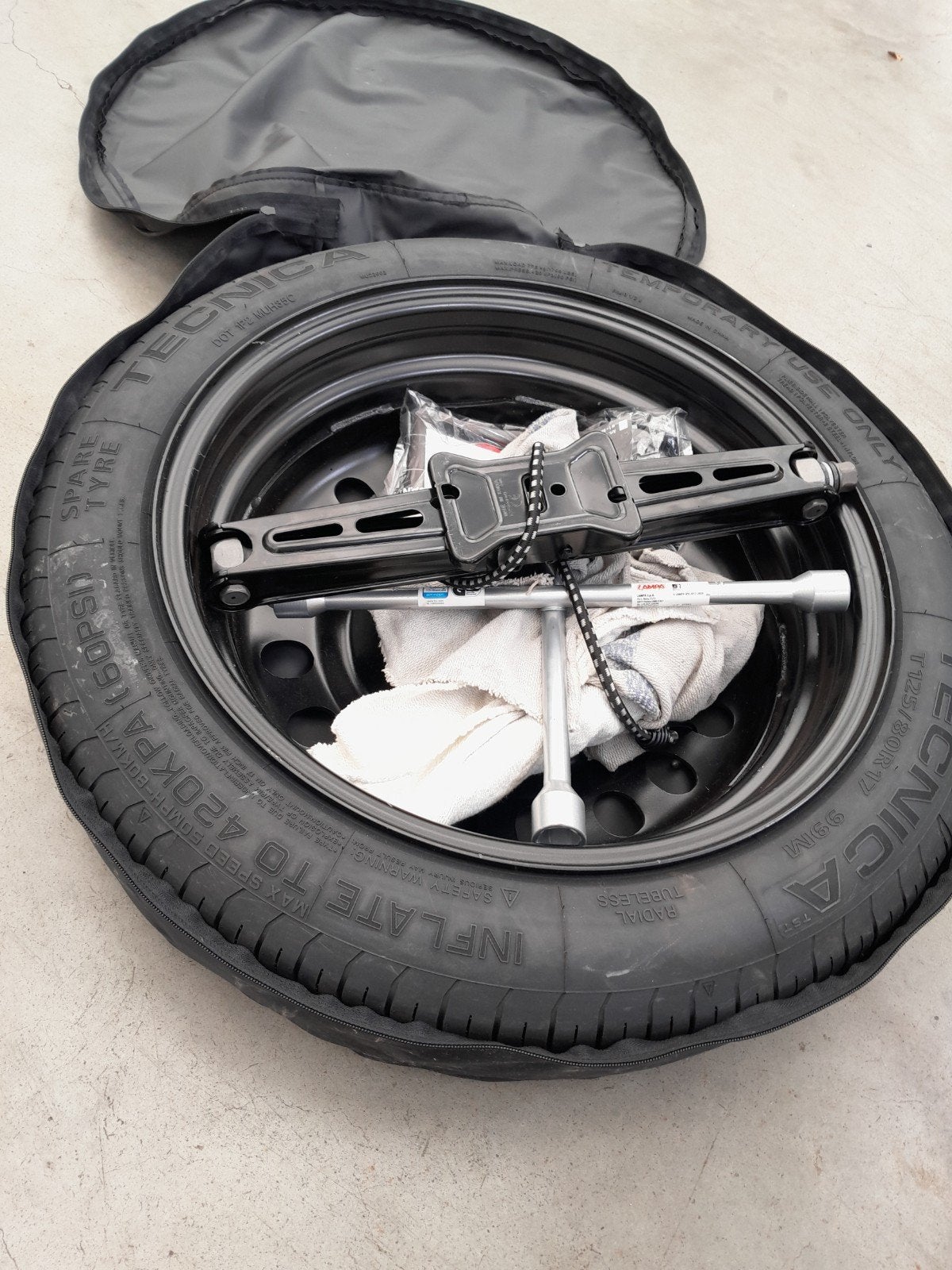 Thuiskomer/ reservewiel BMW G20, Ophalen