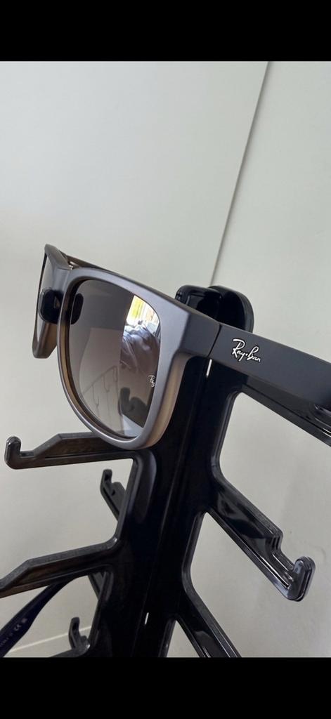 Rayban justin, Enlèvement, Comme neuf