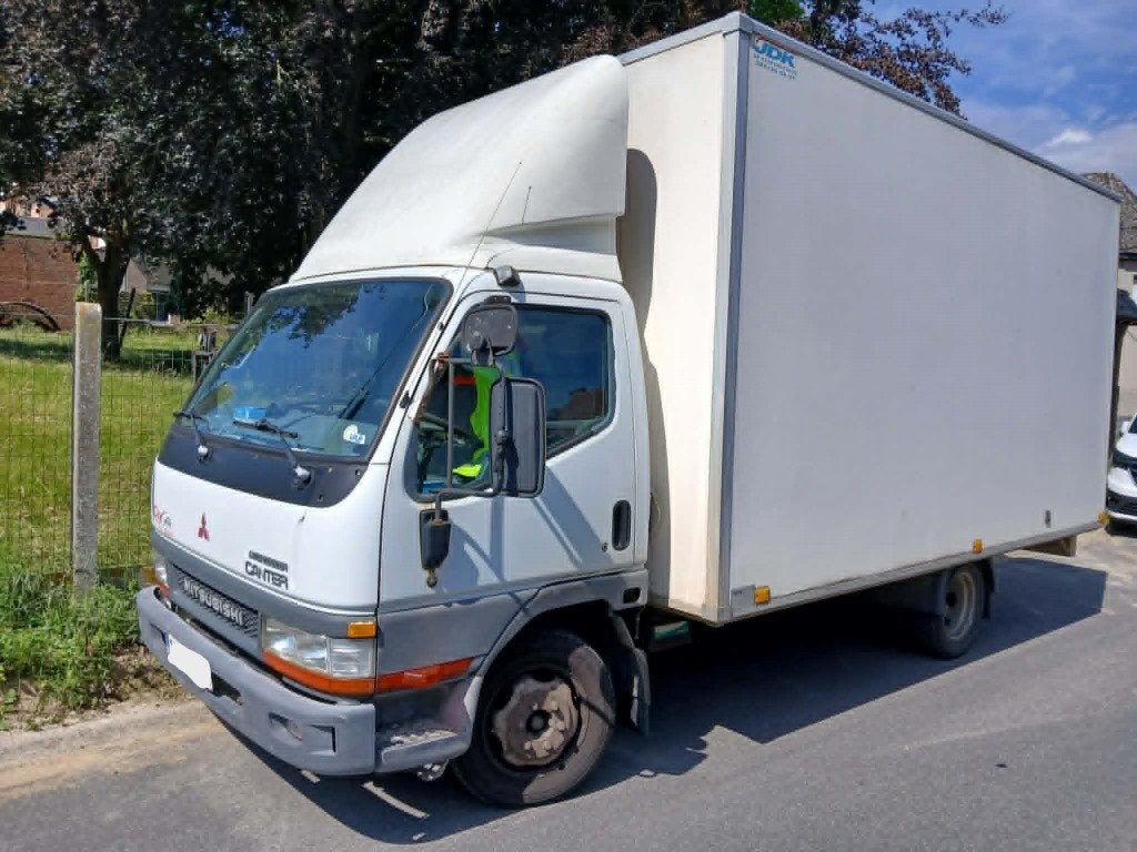 Mitsubishi Canter met JDK meubelkas, Auto's, Bestelwagens en Lichte vracht, Trekhaak, Wit, Particulier, 2 deurs